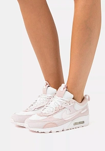Фото № 3 с приближением к товару «‎W AIR MAX 90 FUTURA»