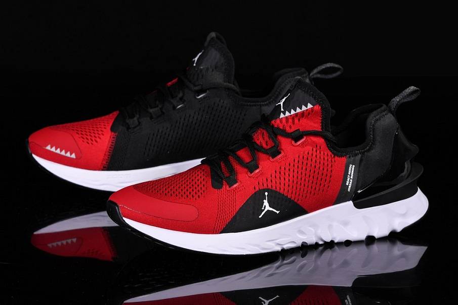 Фото № 1 с приближением к товару «‎Nike Air Jordan React Havoc University »