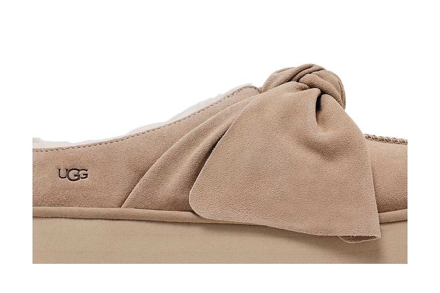 Фото № 3 с приближением к товару «‎UGG Women's Platform Slip-On Bow Slipper Sand»