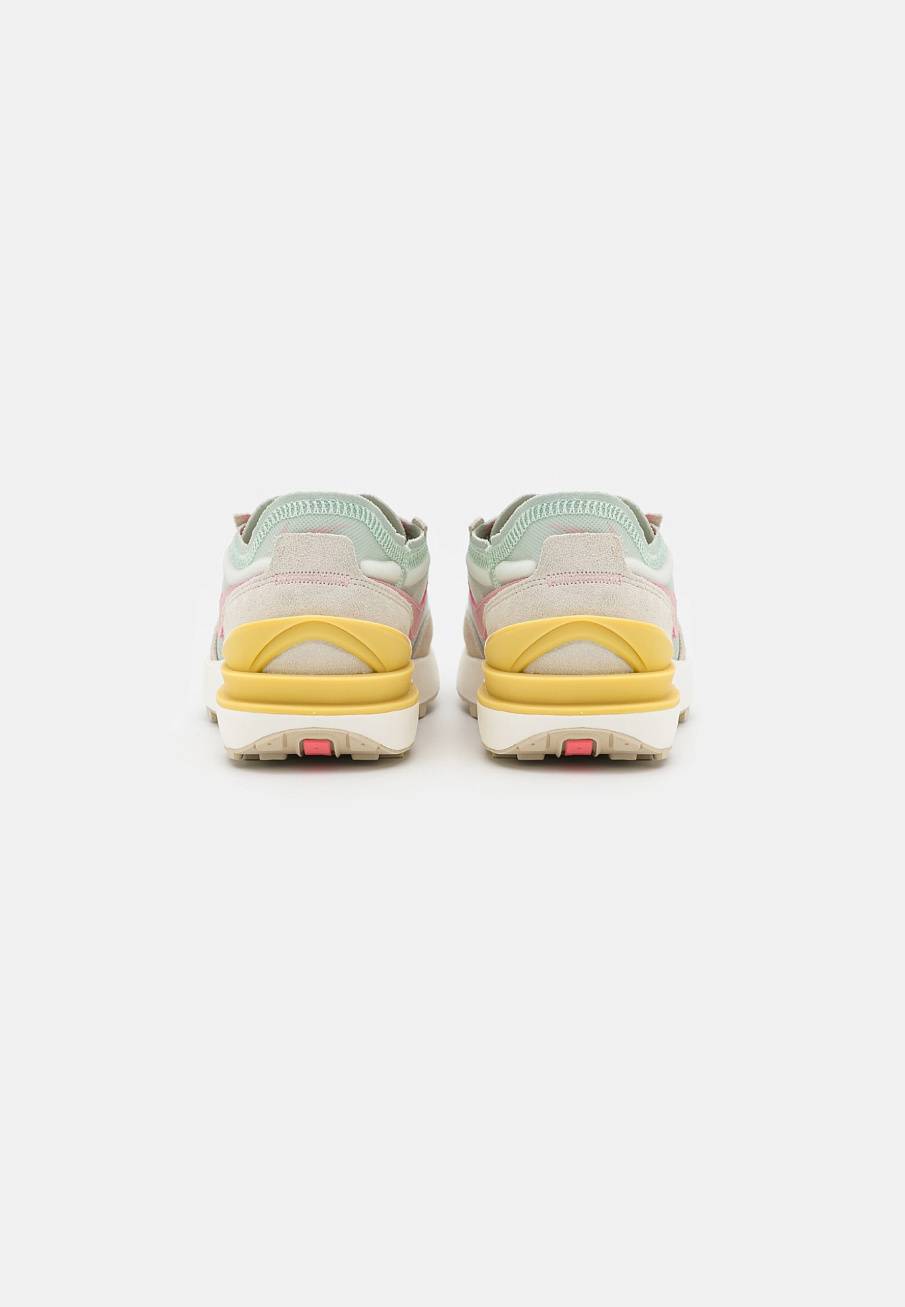 Фото № 4 с приближением к товару «‎Nike Waffle One »