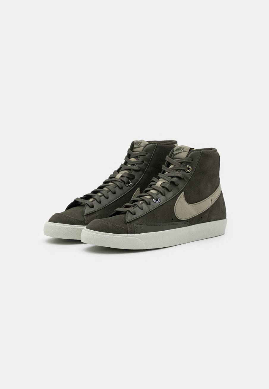 Фото № 3 с приближением к товару «‎Nike Blazer ’77 »
