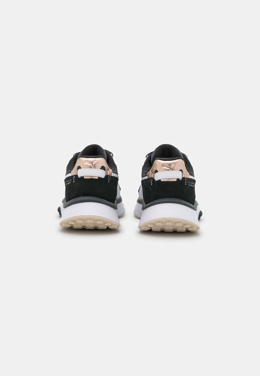 Фото № 4 с приближением к товару «‎Puma Wild Rider Soft »