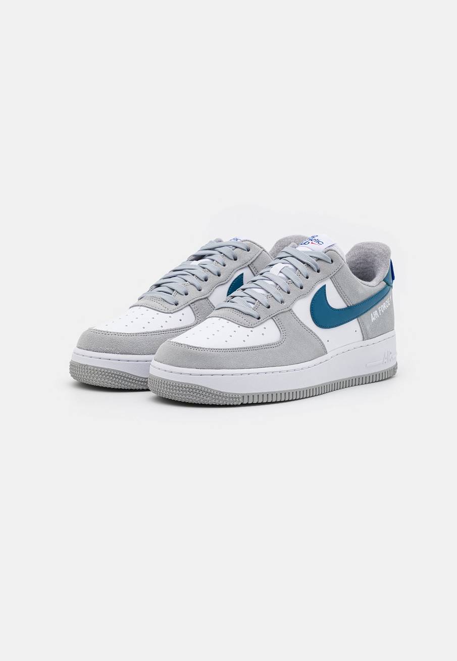 Фото № 2 с приближением к товару «‎Nike Air Force 1 07 Lv8 »
