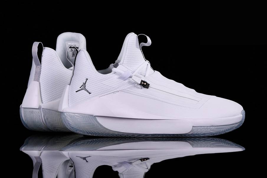 Фото № 4 с приближением к товару «‎Nike Air Jordan Jumpman Hustle Pure Platinium »