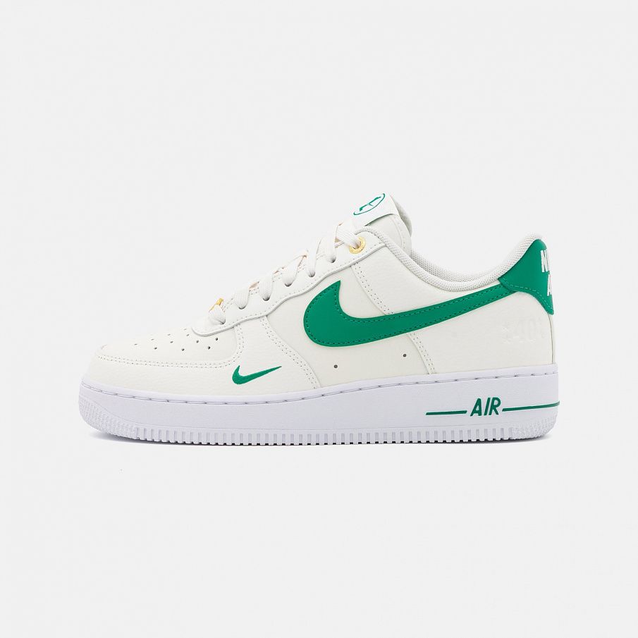 Фото № 1 с приближением к товару «‎Nike Wmns Air Force 1 07 SE Xcat »